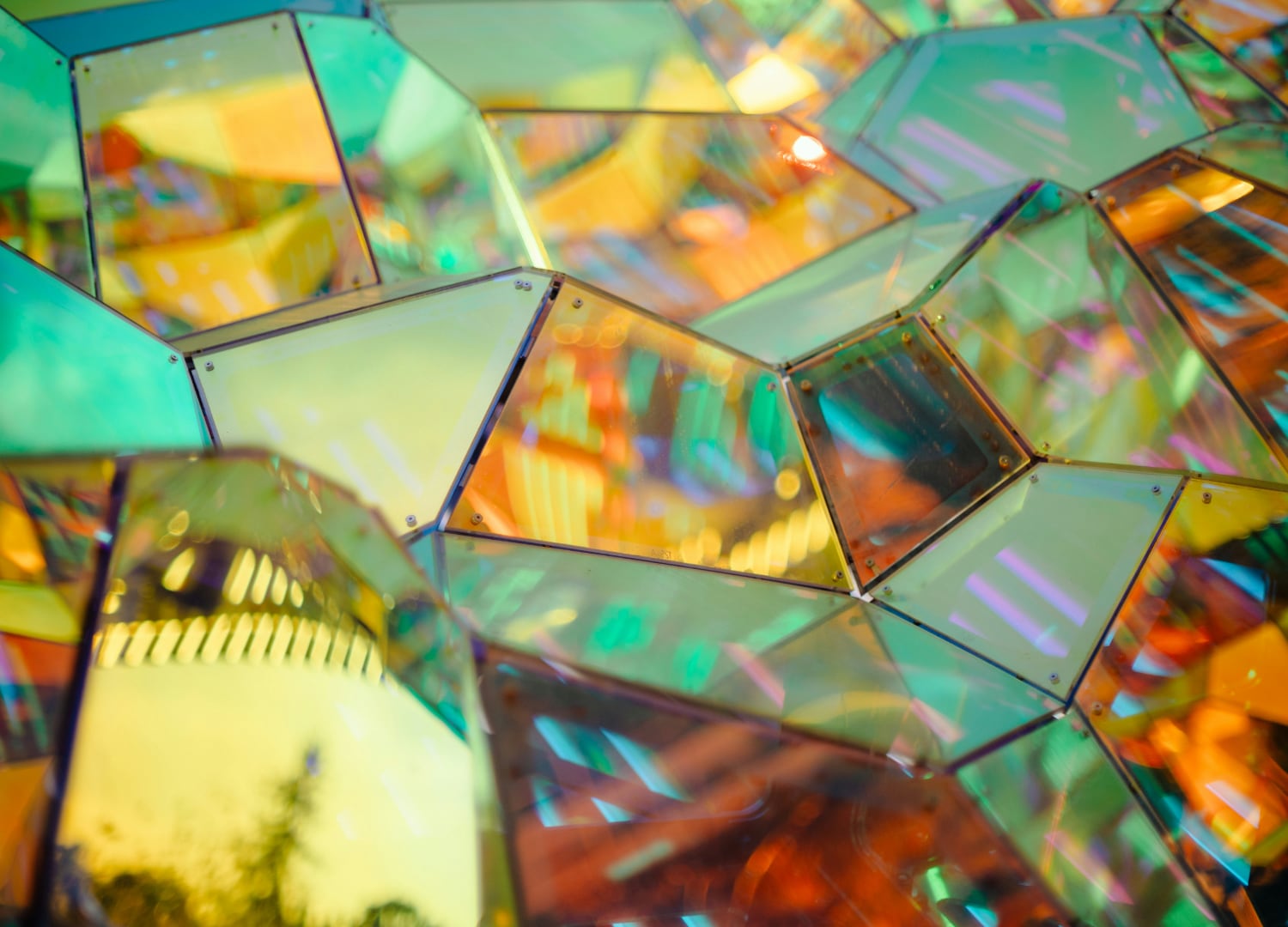 Multi-faceted glass